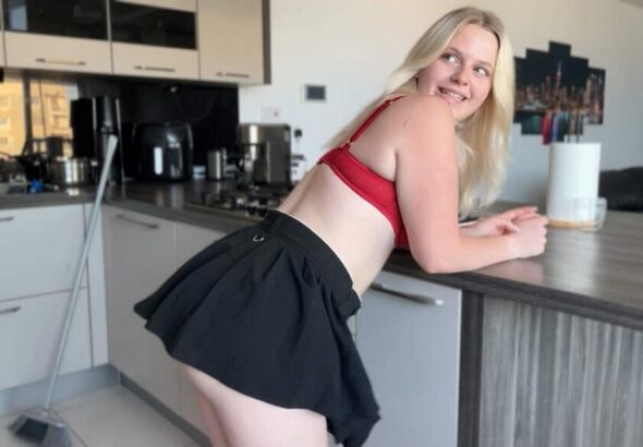 Emily Noir Dreister Hausherr fickt mich hart Wenn seine Frau das wüsste