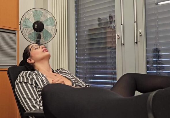 Kira Kane Fremdfick mit der neuen Büroschlampe